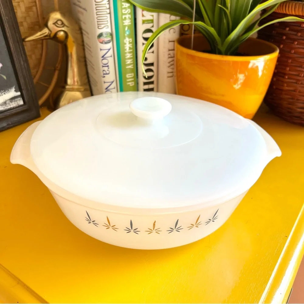 Vintage Fire King 1 quart casserole dish with lid. Anchor Hocking Candle Glow